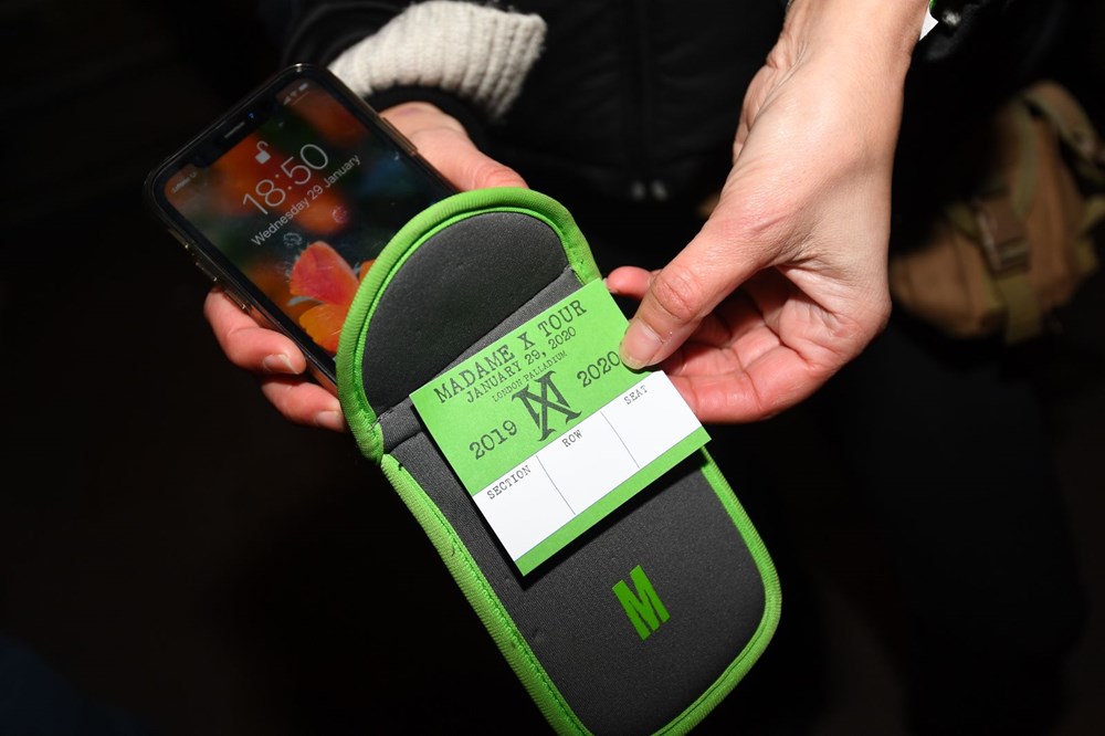 Madonna konserinde telefonu yasakladı